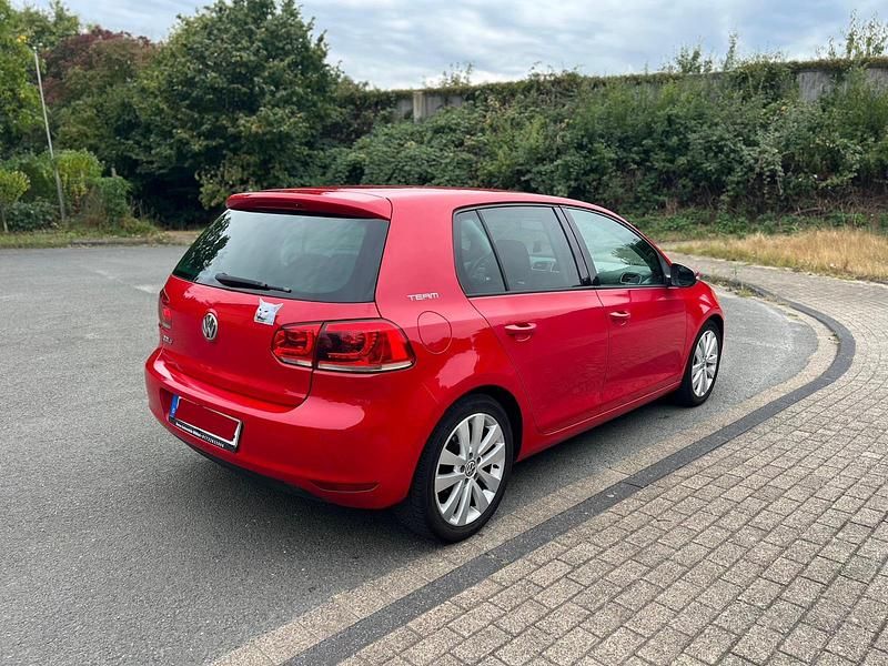 Rot Gebraucht 2010 VW Golf VI Kleinwagen | 3.990 € (Guter Preis) - Bild 1/4