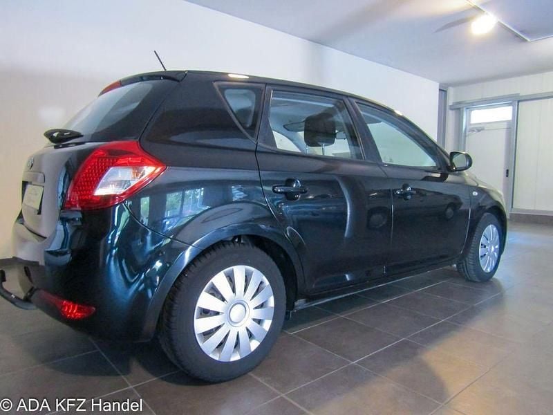 Gebraucht Kia Ceed 90 PS (66 kW) 2010 Schwarz Kleinwagen