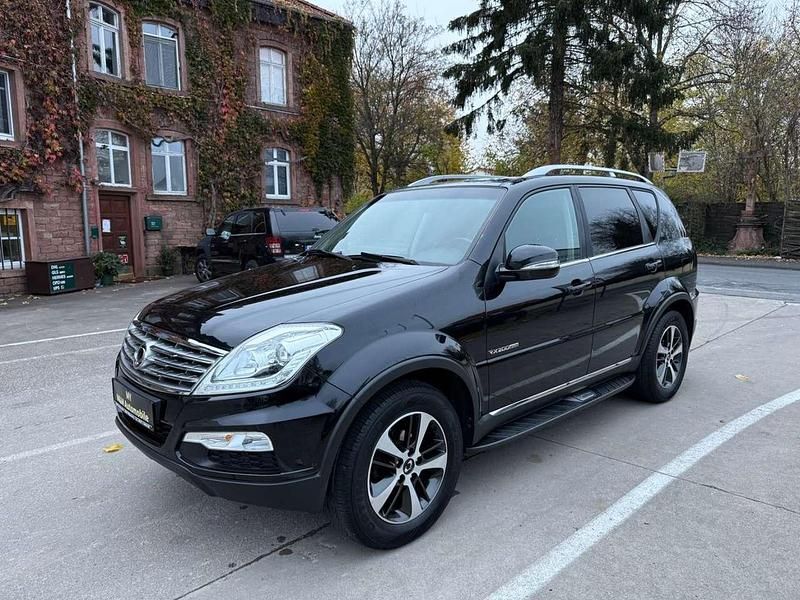 Schwarz Gebraucht 2016 Ssangyong (KGM) Rexton Sapphire SUV | 16.999 € (Fairer Preis) - Bild 1/3