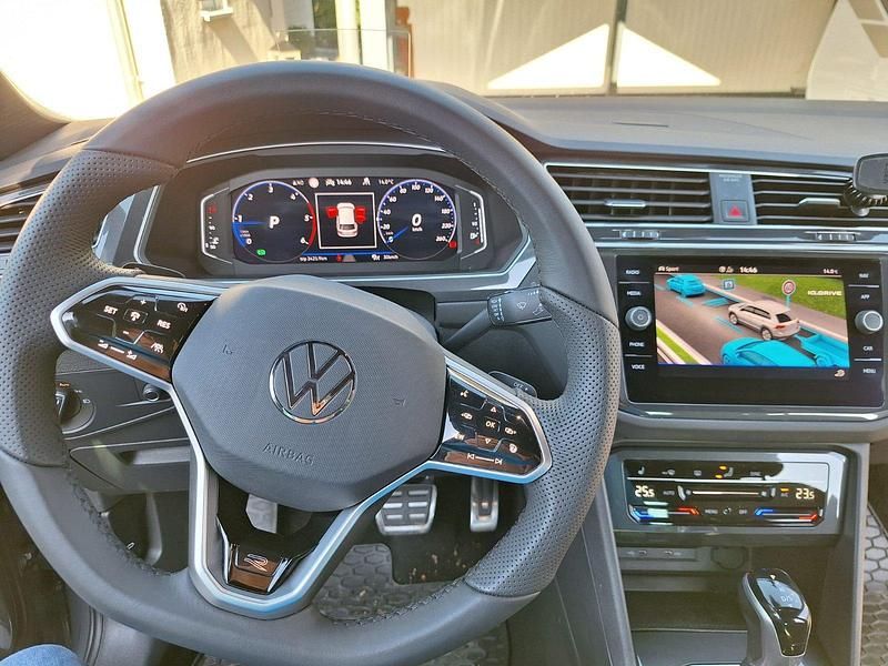 Grau Gebraucht 2021 VW Tiguan R-line SUV | 31.000 € (Superpreis) - Bild 1/4