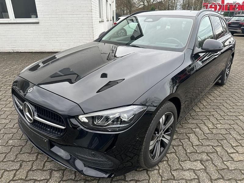 Schwarz Gebraucht 2021 Mercedes C220 Avantgarde Limousine | 25.950 € (Superpreis) - Bild 1/4