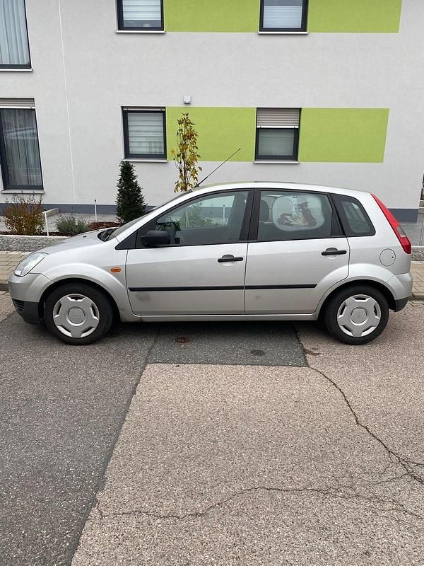 Silber Gebraucht 2003 Ford Fiesta Kleinwagen | 500 € (Superpreis) - Bild 1/4