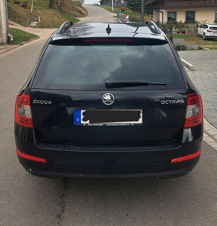 Gebraucht Skoda Octavia 150 PS (110 kW) 2014 Schwarz Kleinwagen