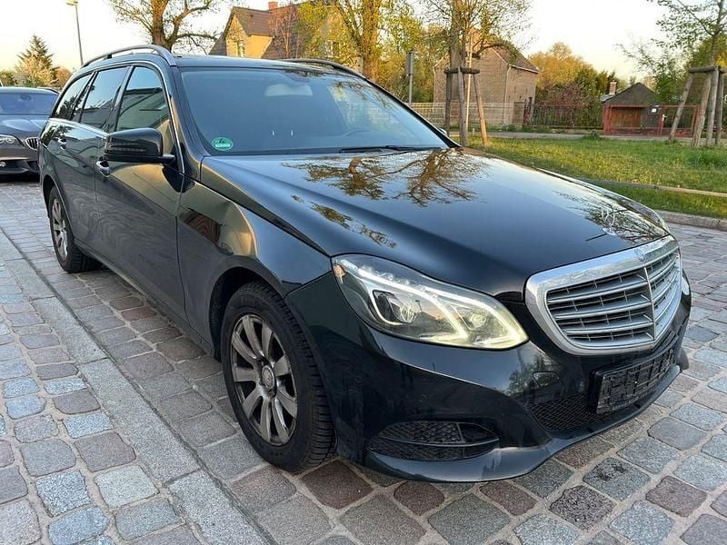 Second-hand Mercedes E250 204 CP (150 kW) 2014 Negru Berlinǎ