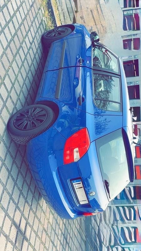 Blau Gebraucht 2010 Skoda Fabia Kleinwagen | 2.200 € (Superpreis) - Bild 1/4