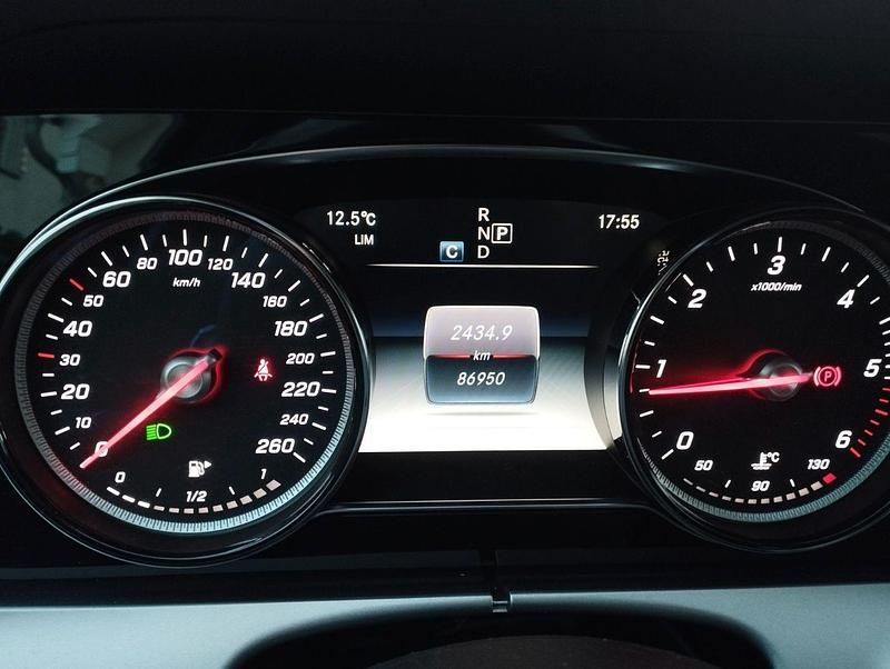 Gebraucht Mercedes E220 Avantgarde 194 PS (142 kW) 2019 Schwarz Kombi