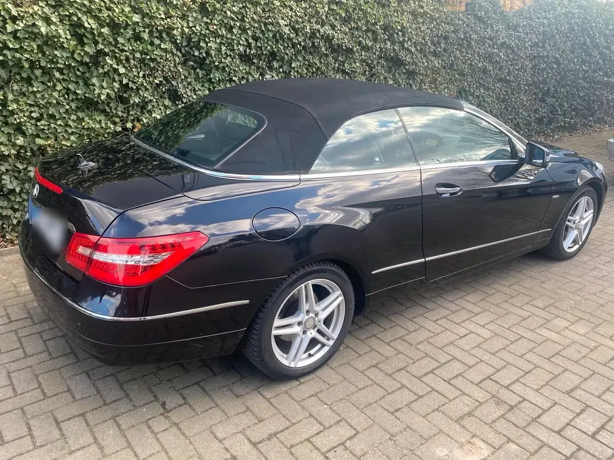 Gebraucht Mercedes E200 184 PS (135 kW) 2011 Schwarz Cabrio
