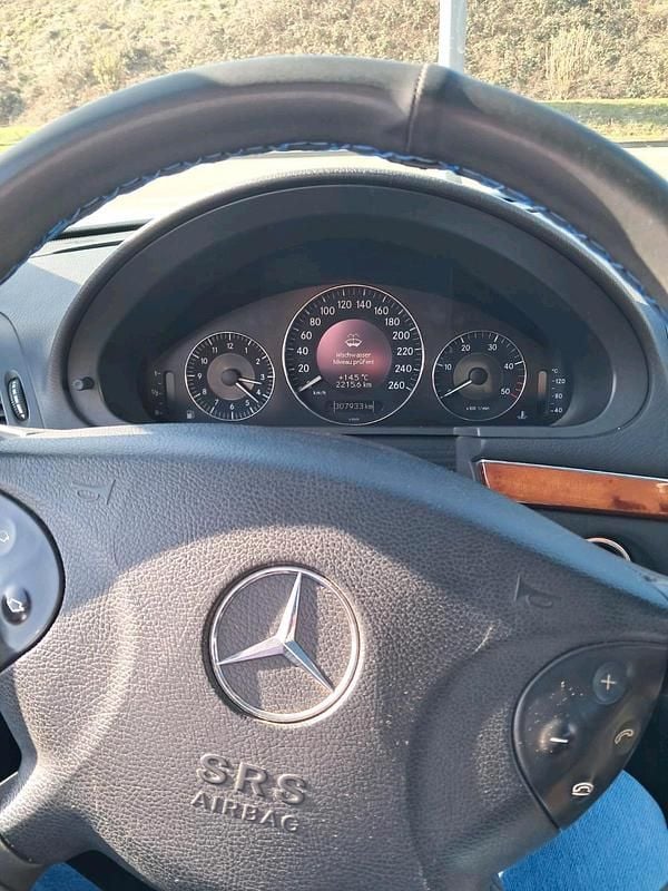 Gebraucht Mercedes E220 150 PS (110 kW) 2004 Silber Limousine