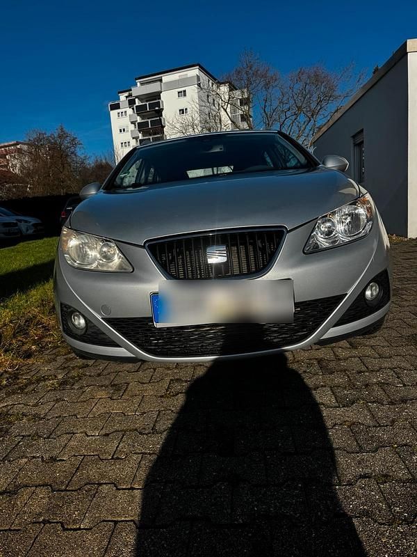 Silber Gebraucht 2011 Seat Ibiza ST Kombi | 2.850 € (Fairer Preis) - Bild 1/4