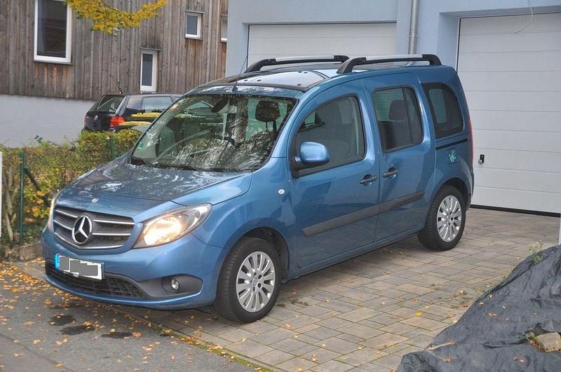 Blau Gebraucht 2017 Mercedes Citan 112 Kombi | 16.500 € (Fairer Preis) - Bild 1/4