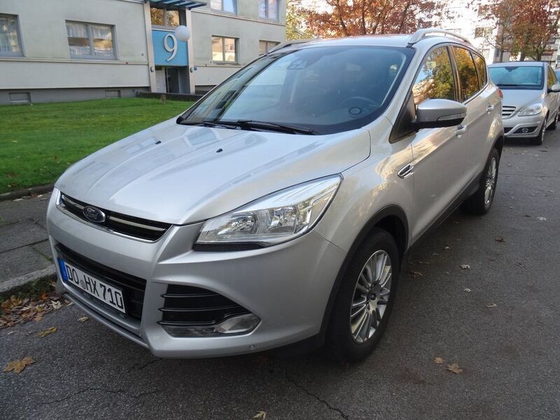 Silber Gebraucht 2013 Ford Kuga Titanium SUV | 10.600 € (Guter Preis) - Bild 1/4