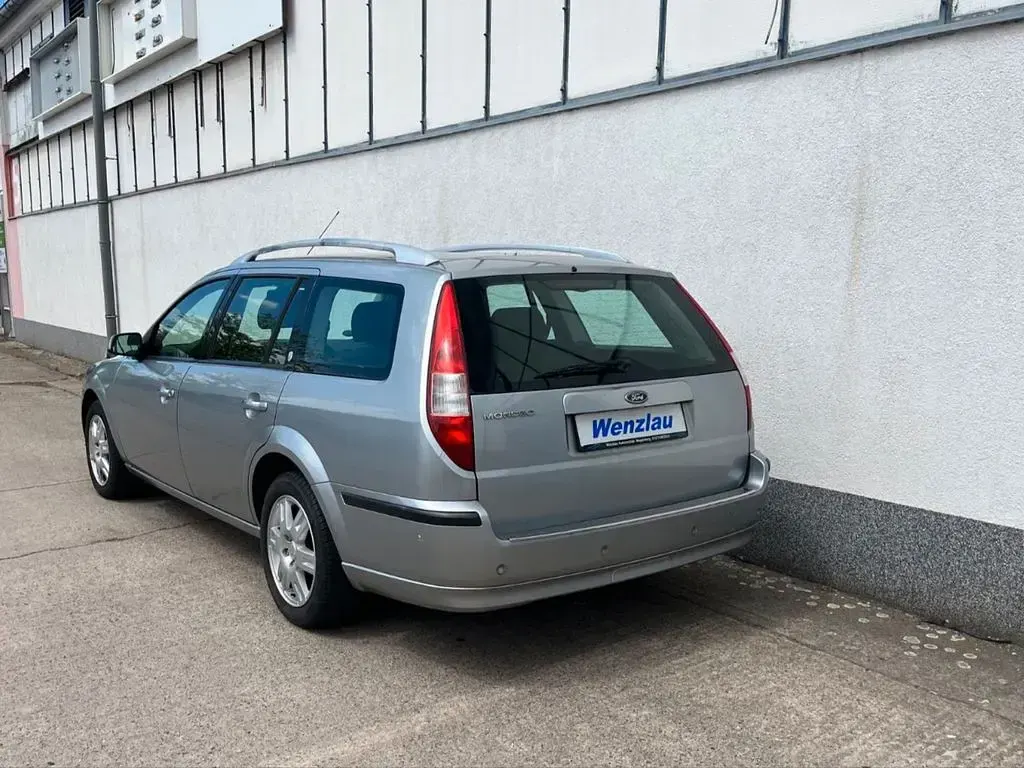 Gebraucht Ford Mondeo 125 PS (91 kW) 2006 Silber Limousine