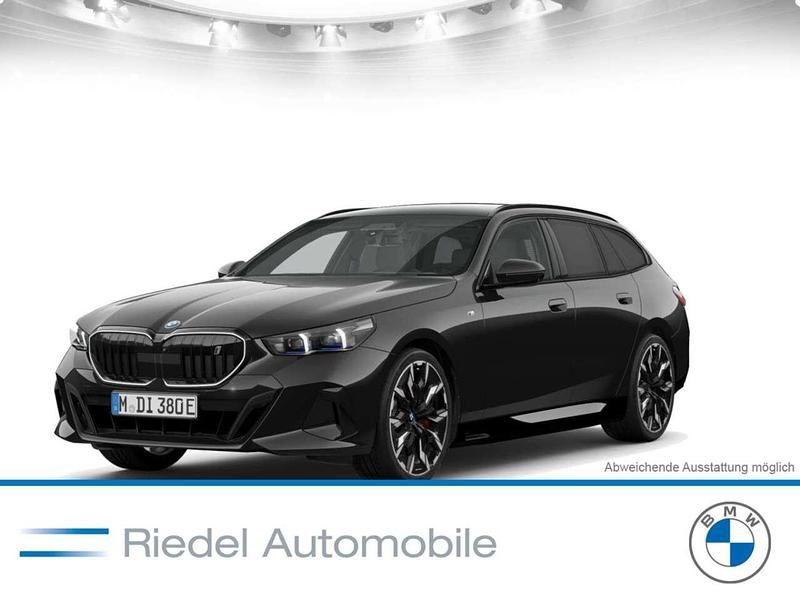 Saphirschwarz metallic Gebraucht 2025 BMW i5 M Sport Kombi | 66.990 € - Bild 1/3