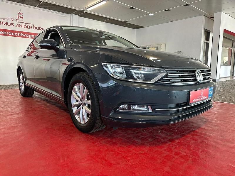 Uranograu/cinza urano Gebraucht 2019 VW Passat Limousine | 18.990 € (Fairer Preis) - Bild 1/4