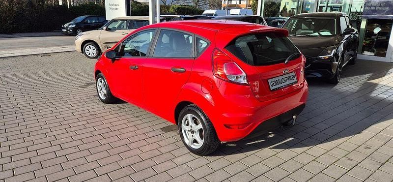 Gebraucht Ford Fiesta Ambiente 60 PS (44 kW) 2016 Rot Limousine