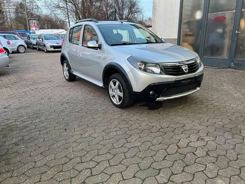 Gebraucht Dacia Sandero Stepway 84 PS (61 kW) 2012 Silber SUV