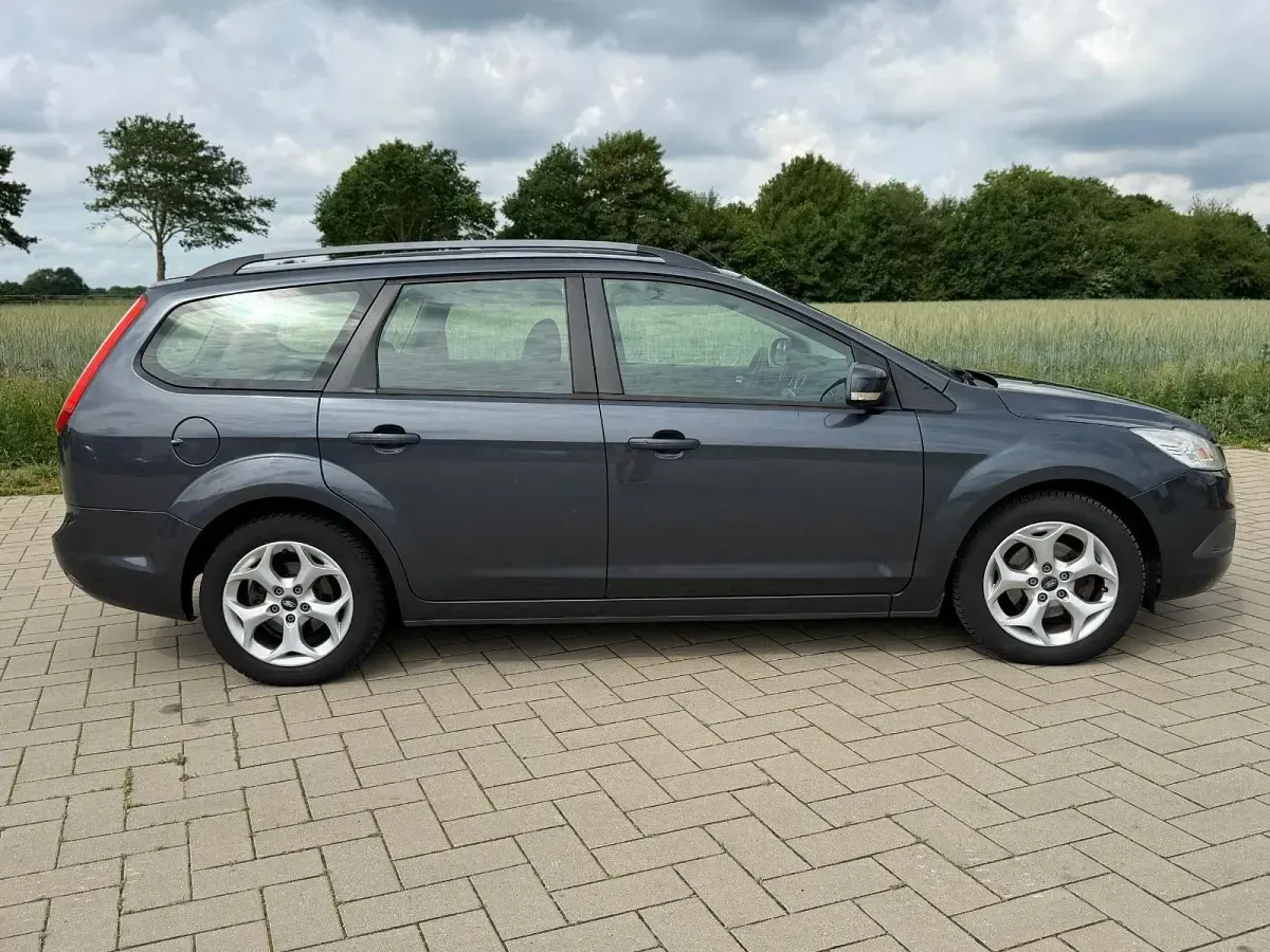 Gebraucht Ford Focus Ambiente 101 PS (74 kW) 2008 Grau Kombi
