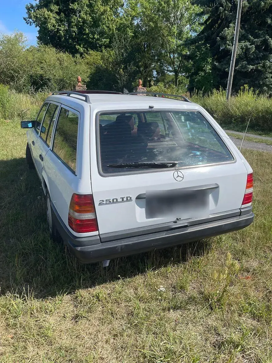 Gebraucht Mercedes E250 90 PS (66 kW) 1988 Weiß Kombi