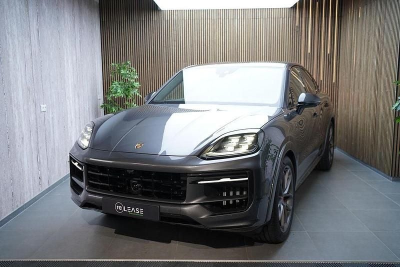Grau Neu 2025 Porsche Cayenne Coupe GTS Coupé | 167.950 € - Bild 1/4