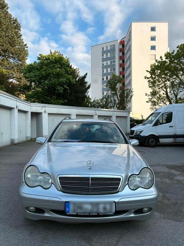 Grau Gebraucht 2003 Mercedes C220 Limousine | 4.000 € - Bild 1/4