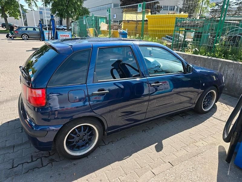 Blau Gebraucht 2001 Seat Ibiza Kleinwagen | 600 € (Fairer Preis) - Bild 1/4