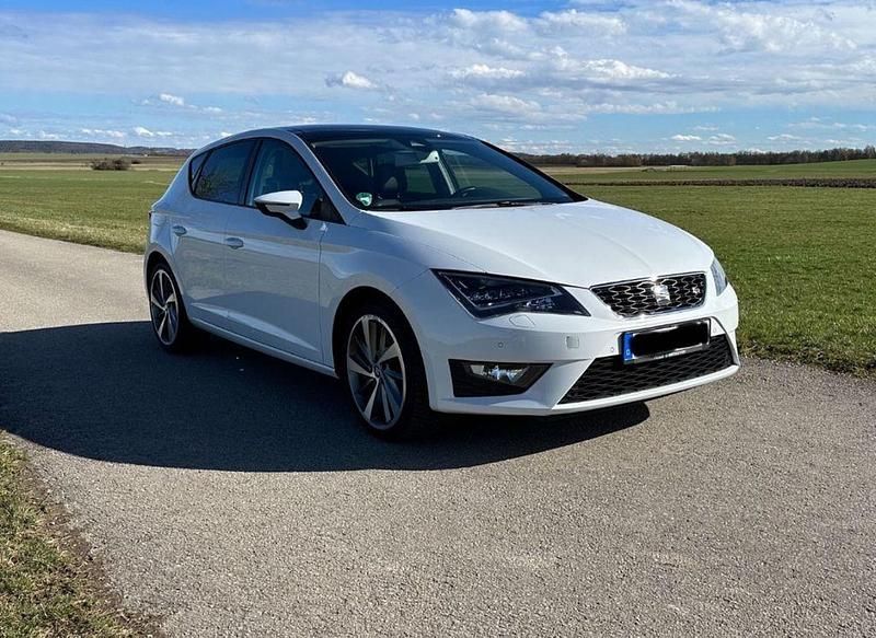 Weiß Gebraucht 2015 Seat Leon Style Limousine | 12.700 € (Teuer) - Bild 1/4