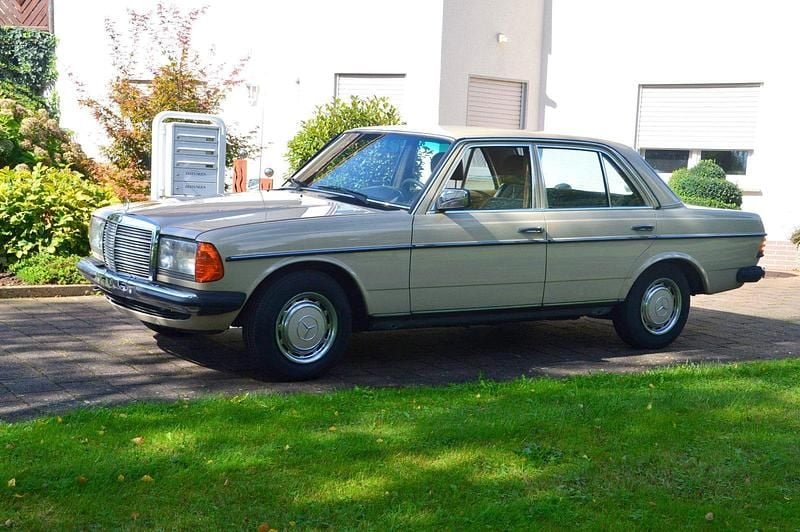 Beige Gebraucht 1983 Mercedes 200 Limousine | 7.900 € - Bild 1/4