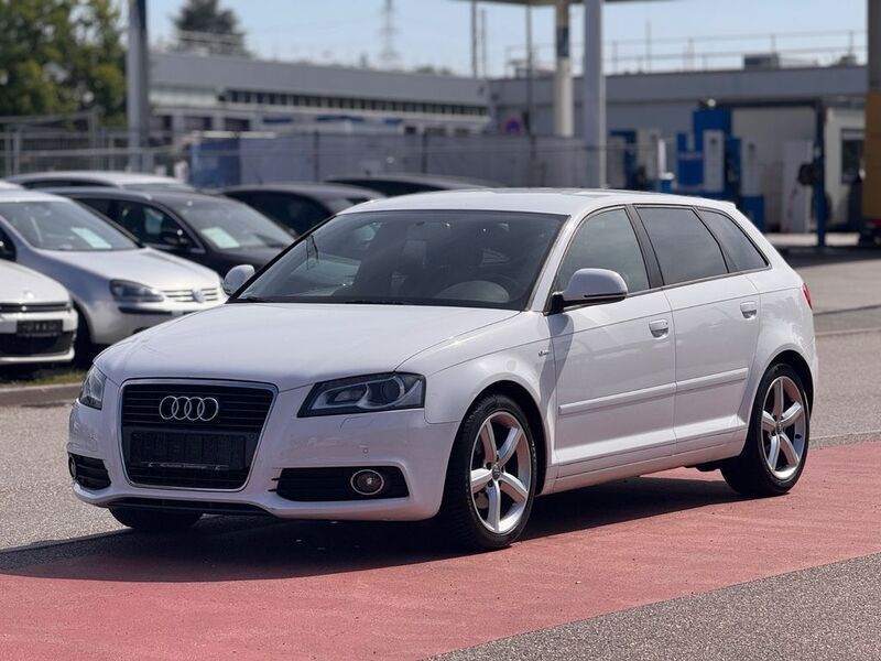 Weiß Gebraucht 2009 Audi A3 Sportback S-Line Limousine | 7.950 € (Fairer Preis) - Bild 1/4