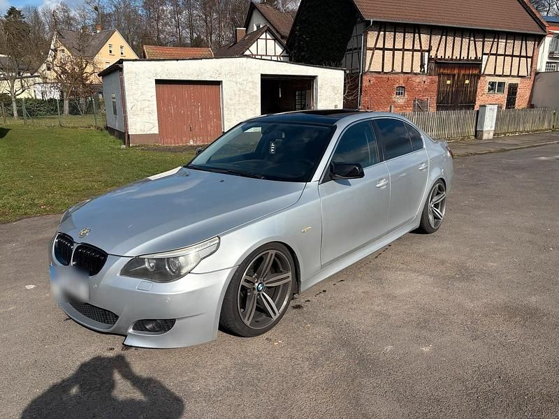 Gebraucht BMW 530 231 PS (169 kW) 2003 Silber Limousine