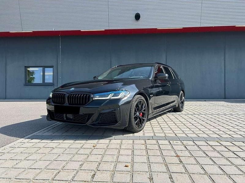 Schwarz Gebraucht 2021 BMW 530e Kombi | 28.800 € (Etwas zu teuer) - Bild 1/4