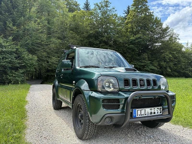 Grün Gebraucht 2008 Suzuki Jimny SUV | 6.600 € (Fairer Preis) - Bild 1/4