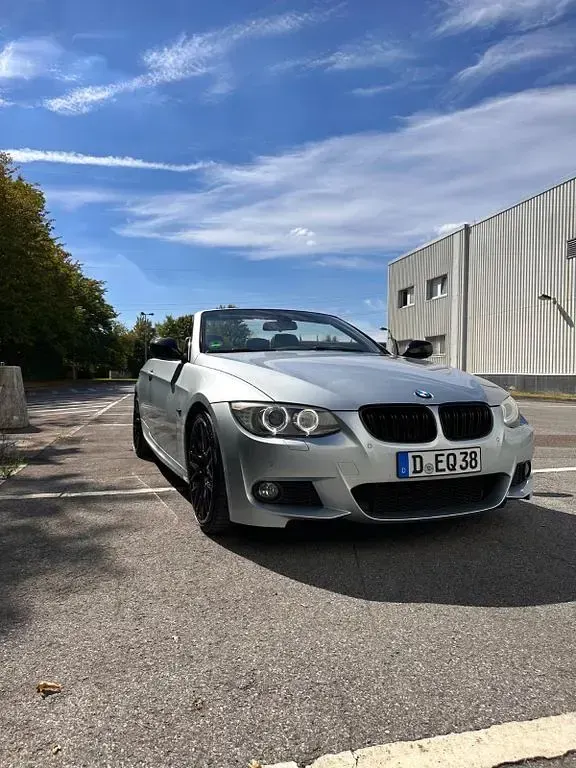 Gebraucht BMW 330 Cabriolet Comfort Edition 245 PS (180 kW) 2013 Silber Cabrio