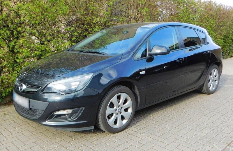 Schwarz Gebraucht 2015 Opel Astra Style Limousine | 3.950 € - Bild 1/4