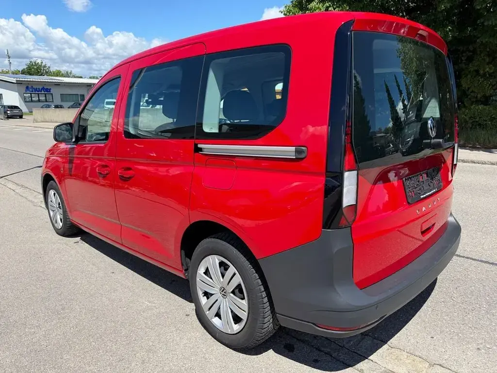 Gebraucht VW Caddy Basis 114 PS (83 kW) 2023 Kirschrot Van / Kleinbus