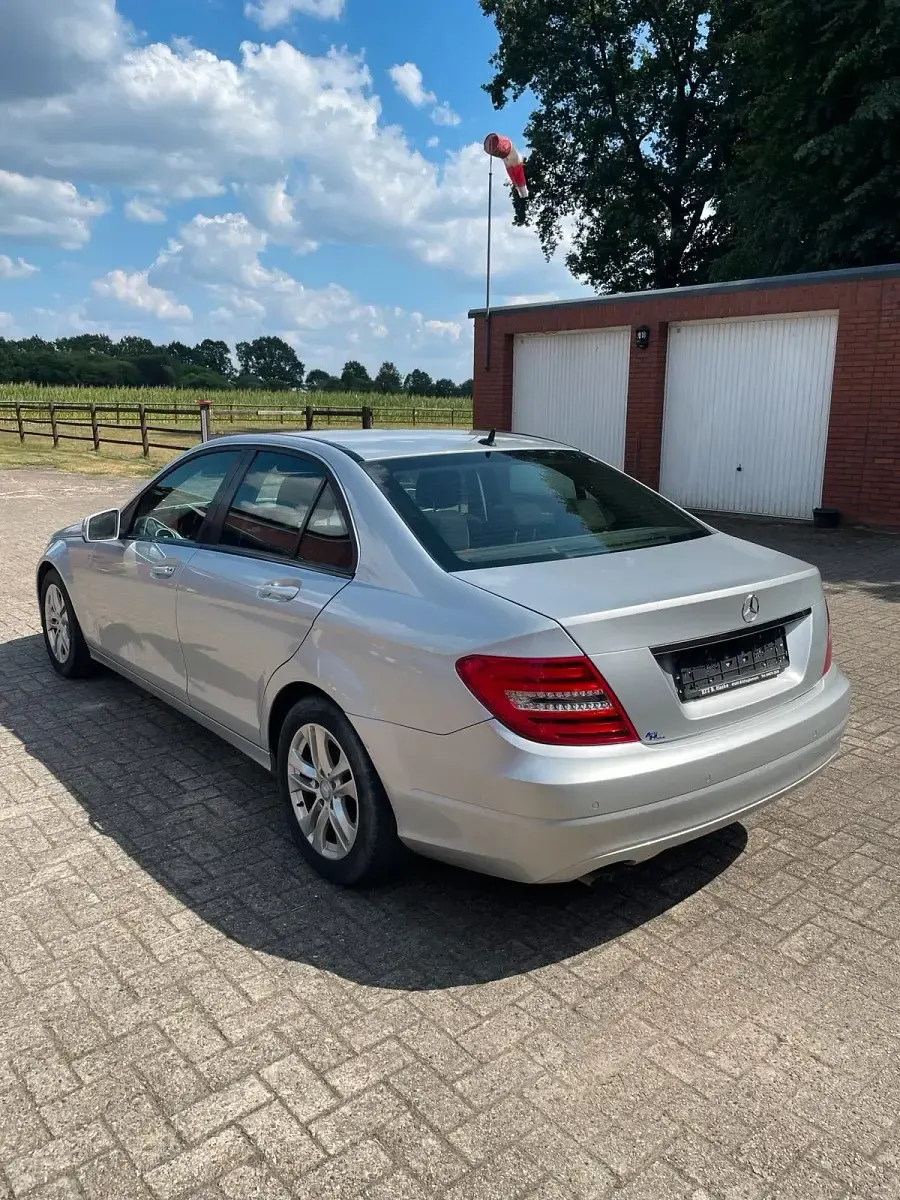 Gebraucht Mercedes C200 136 PS (100 kW) 2012 Silber Limousine