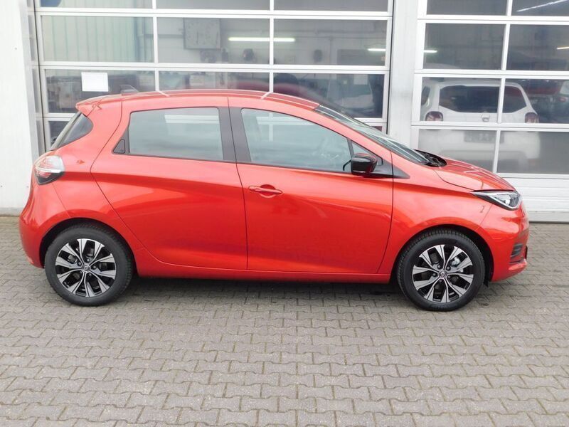Second-hand Renault Zoe Evolution 50 kW (69 CP) 2023 Roșu Hatchback