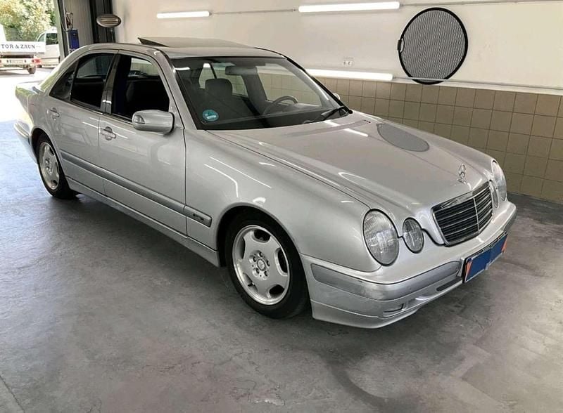 Gebraucht Mercedes E200 116 PS (85 kW) 2001 Silber Limousine