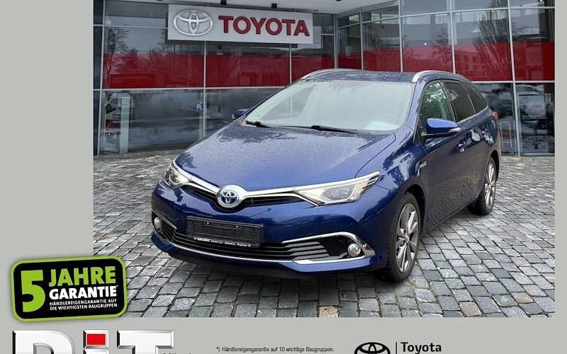 Blau Gebraucht 2016 Toyota Auris Touring Sports Executive Kombi | 18.490 € - Bild 1/4