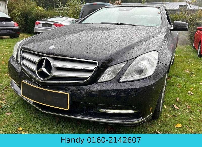 Schwarz Gebraucht 2012 Mercedes E200 Cabrio | 14.980 € (Guter Preis) - Bild 1/4