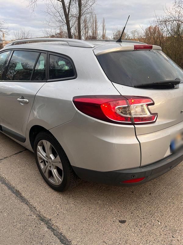 Gebraucht Renault Mégane 106 PS (77 kW) 2012 Grau Limousine