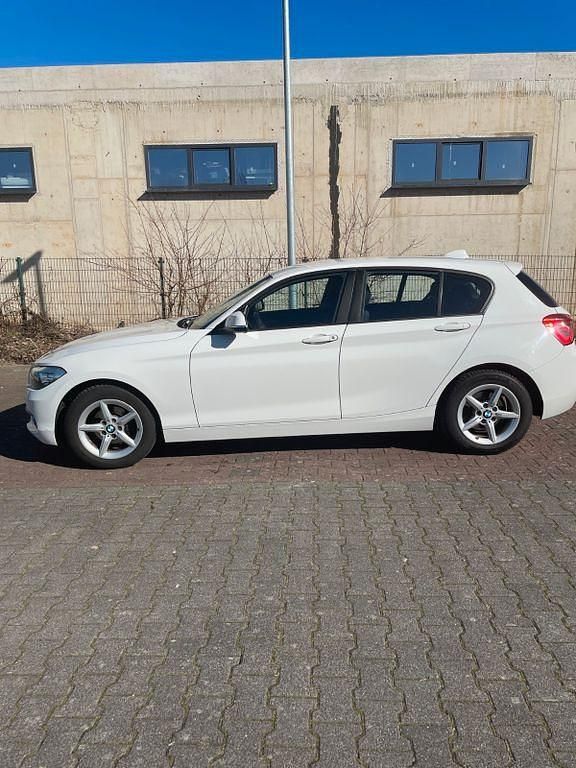 Gebraucht BMW 116 Advantage 109 PS (80 kW) 2015 Weiß Kleinwagen