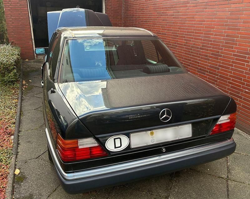 Gebraucht Mercedes E260 160 PS (117 kW) 1992 Schwarz Limousine