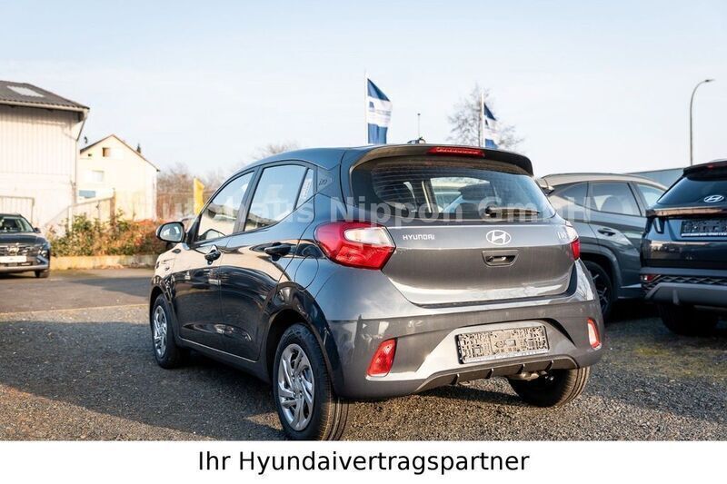 Gebraucht Hyundai i10 Select 63 PS (46 kW) 2024 Schwarz Kleinwagen