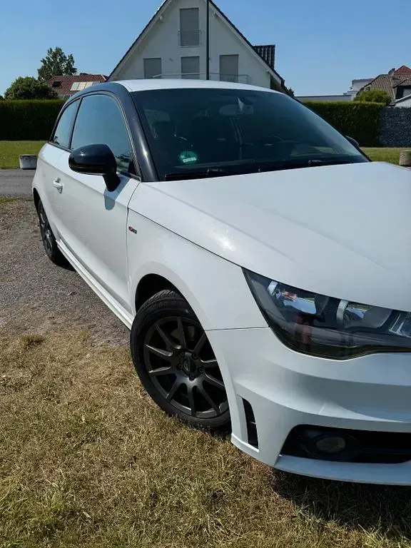 Gebraucht Audi A1 Sportback Attraction 122 PS (89 kW) 2013 Weiß Kleinwagen