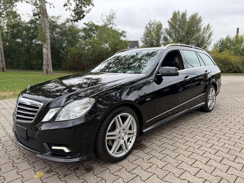 Obsidianschwarz metalliclack Gebraucht 2009 Mercedes E350 Avantgarde Kombi | 7.600 € (Fairer Preis) - Bild 1/4