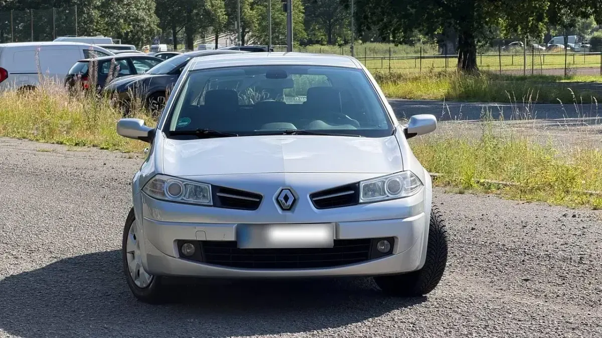 Gebraucht Renault Mégane 111 PS (81 kW) 2008 Silber Limousine