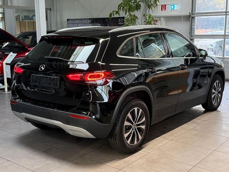 Gebraucht Mercedes GLA200 Business 163 PS (119 kW) 2020 Weiß SUV