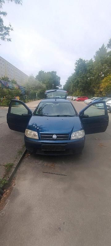 Blau Gebraucht 2004 Fiat Punto Kleinwagen | 650 € (Fairer Preis) - Bild 1/4