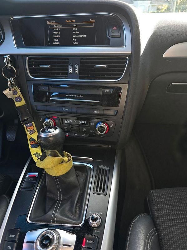 Schwarz Gebraucht 2015 Audi A4 S-Line Kombi | 14.600 € (Fairer Preis) - Bild 1/4