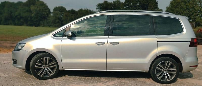 Silber Gebraucht 2016 VW Sharan Highline Van / Kleinbus | 18.000 € (Fairer Preis) - Bild 1/4